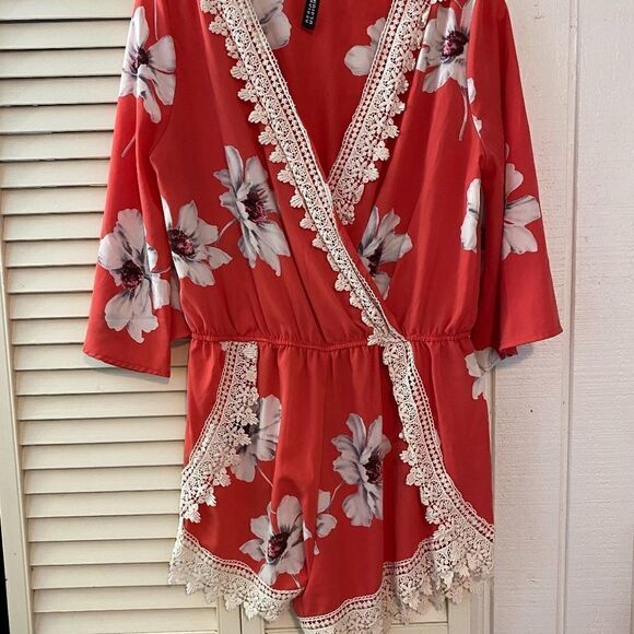 Design Lab Tangerine White Flower Pattern Romper - Picture 2 of 9